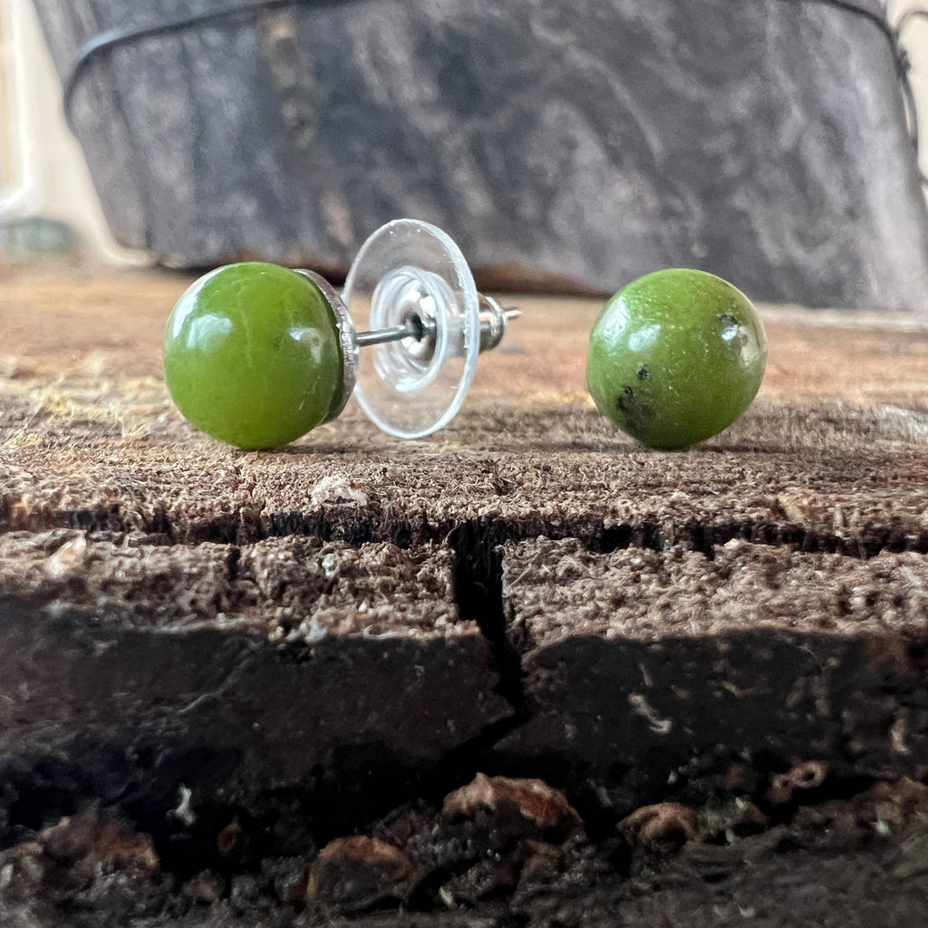 Cercei stud jad verde sfere 8 mm, pietre semipretioase - druzy.ro 2 