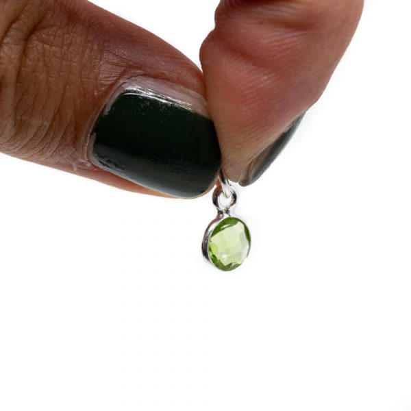 Pandantiv steluta peridot 0.6 cm, argint, piatra lunii august, birthstone, druzy.ro, cristale 3
