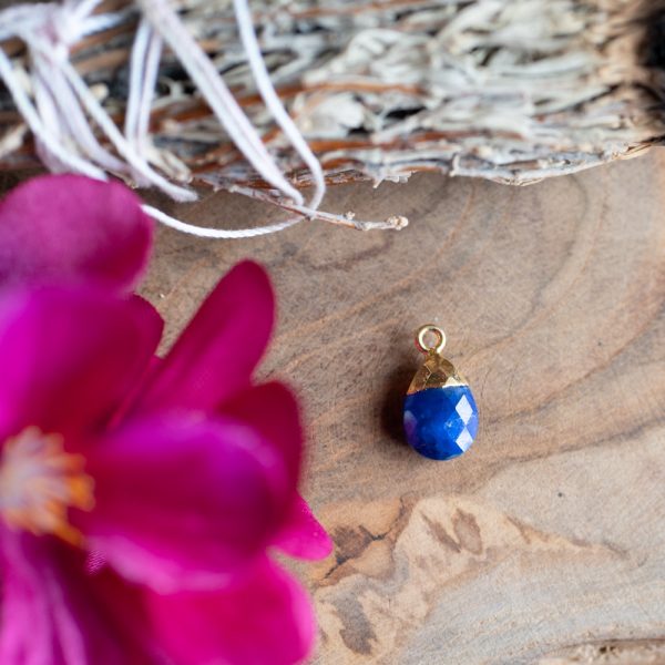 Pandantiv mini safir 1 cm, piatra lunii septembrie, birthstone, druzy.ro, cristale 2
