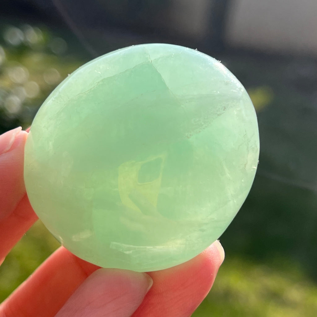 Palmstone fluorit verde model 7, din Madagascar, druzy.ro, cristale 3
