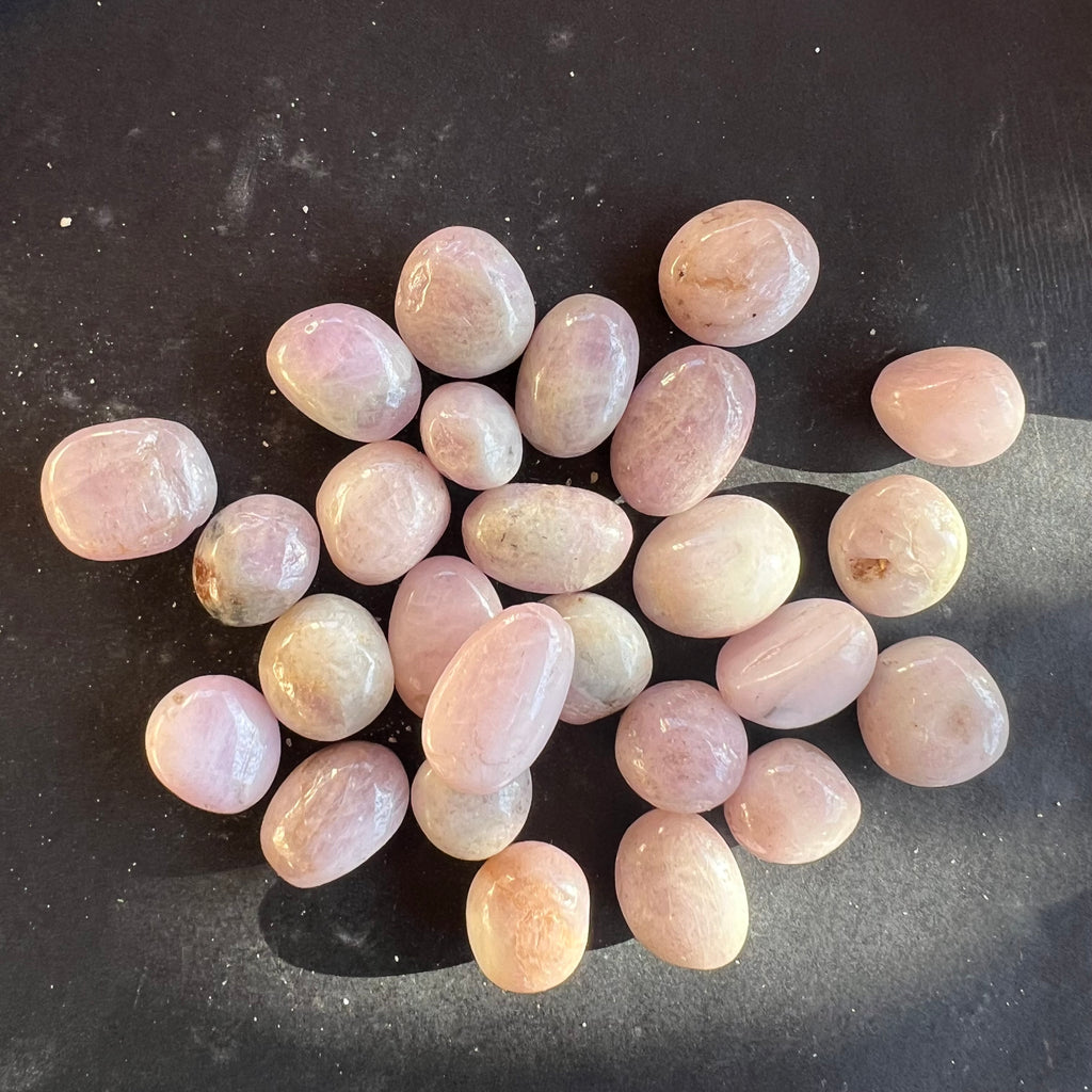 Kunzit piatra rulata mini, druzy.ro, cristale 1