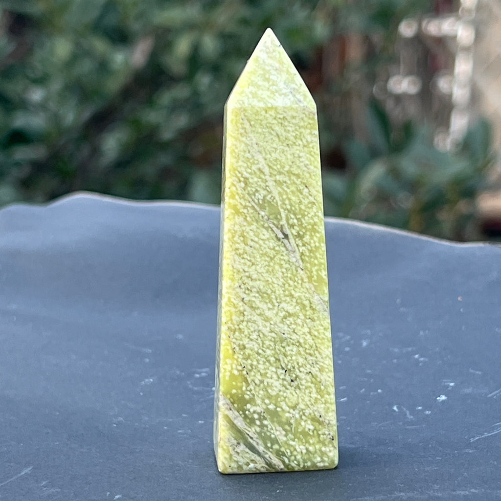 Turn/obelisc serpentin galben model 7, pietre semipretioase - druzy.ro 3 