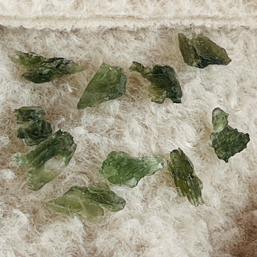 Moldavit piatra bruta, druzy.ro, cristale 1
