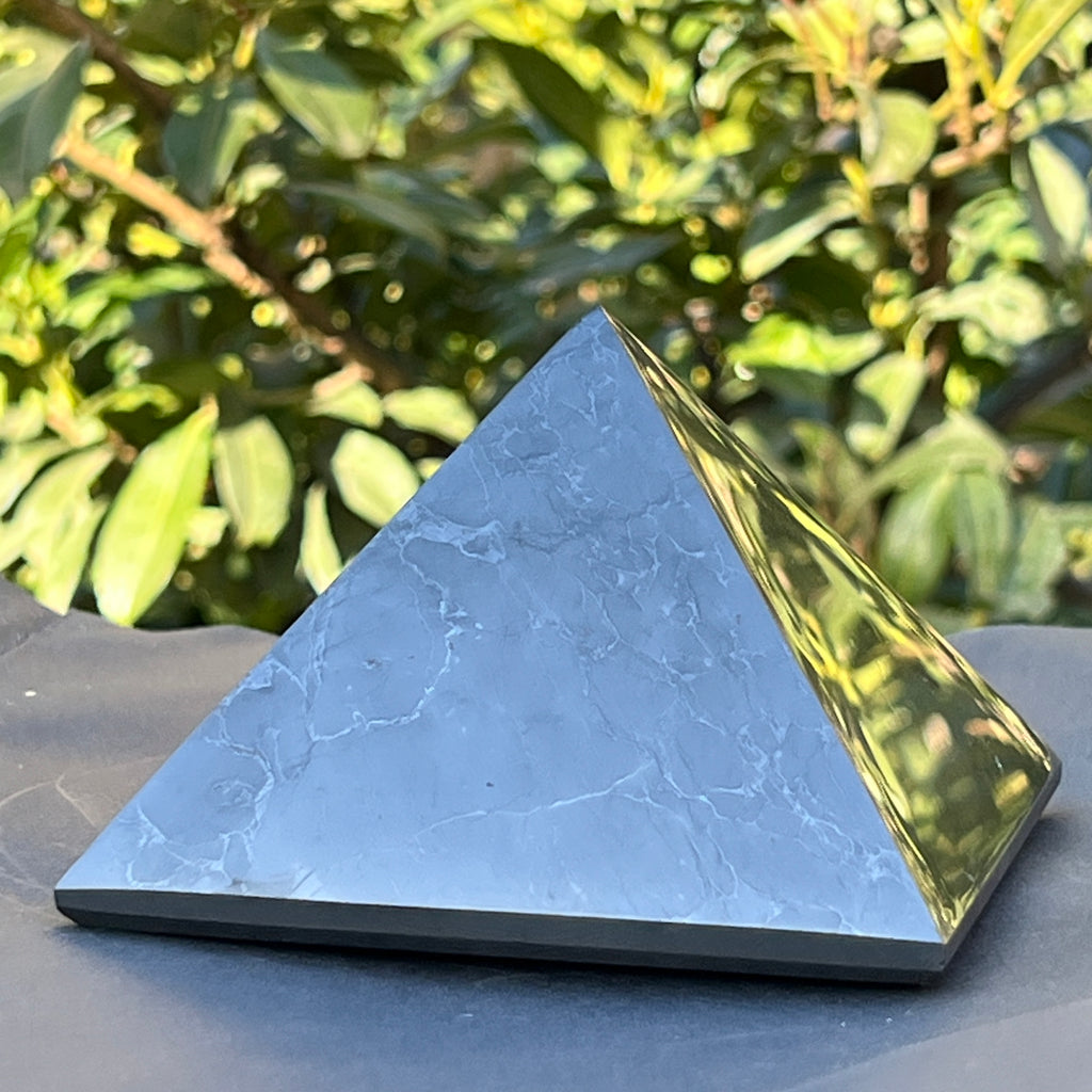 Piramida shungit polisat 10 cm, pietre semipretioase - druzy.ro 4 