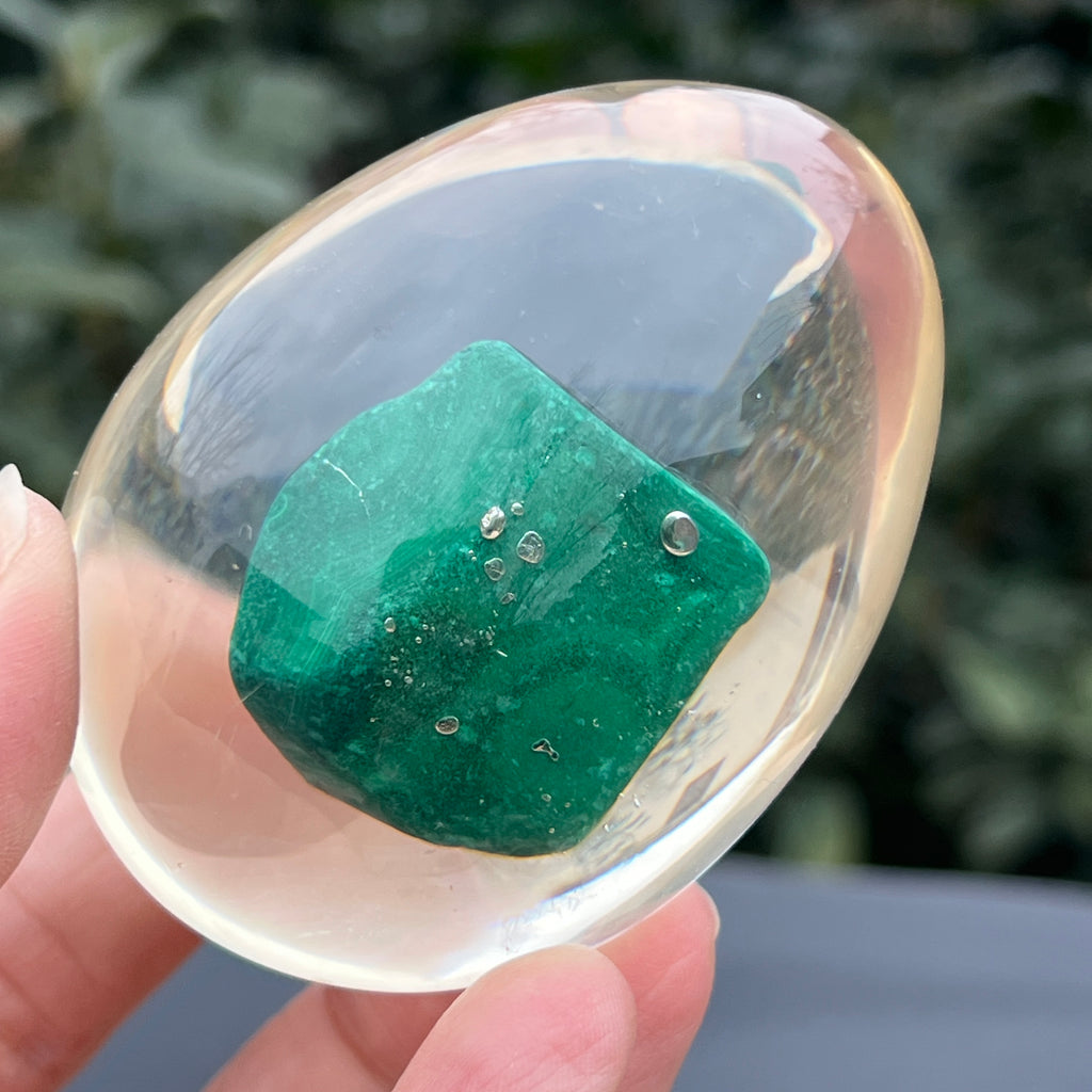 Ou malachit in rasina din Congo model 1, pietre semipretioase - druzy.ro 4 