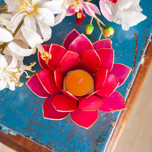 Suport lumanare fuchsia floare lotus din Philippine cu cochilii Capiz, druzy.ro 3