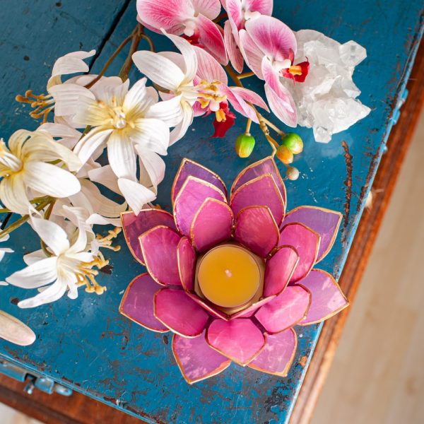 Suport lumanare roz floare lotus din Philippine cu cochilii Capiz, druzy.ro 2