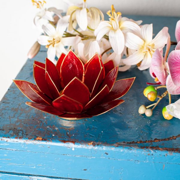 Suport lumanare rosu floare lotus din Philippine cu cochilii Capiz, druzy.ro 3
