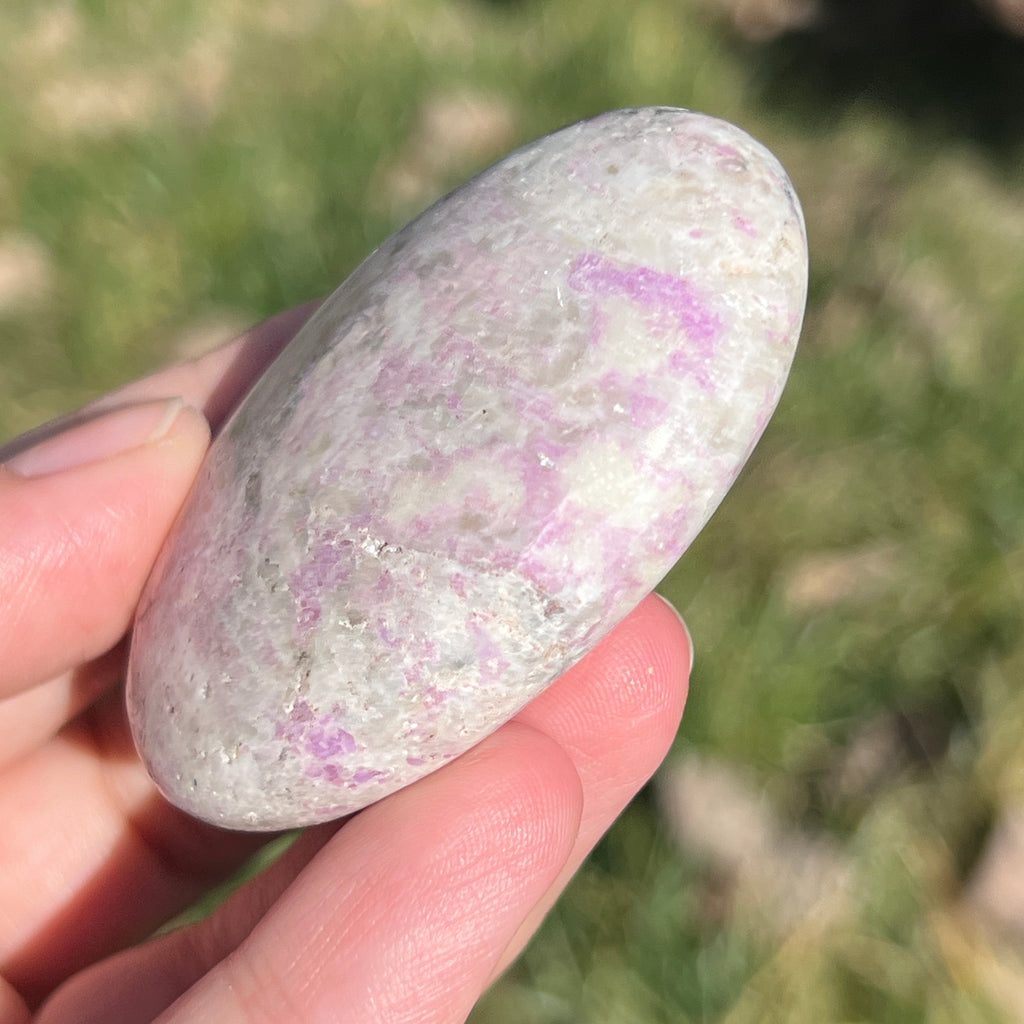 Hackmanit mov Uv reactive palmstone m11, pietre semipretioase - druzy.ro 6 