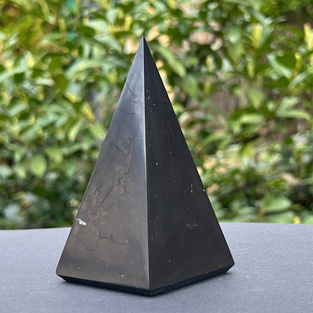 Piramida shungit polisat 10 * 5 cm, pietre semipretioase - druzy.ro 3 