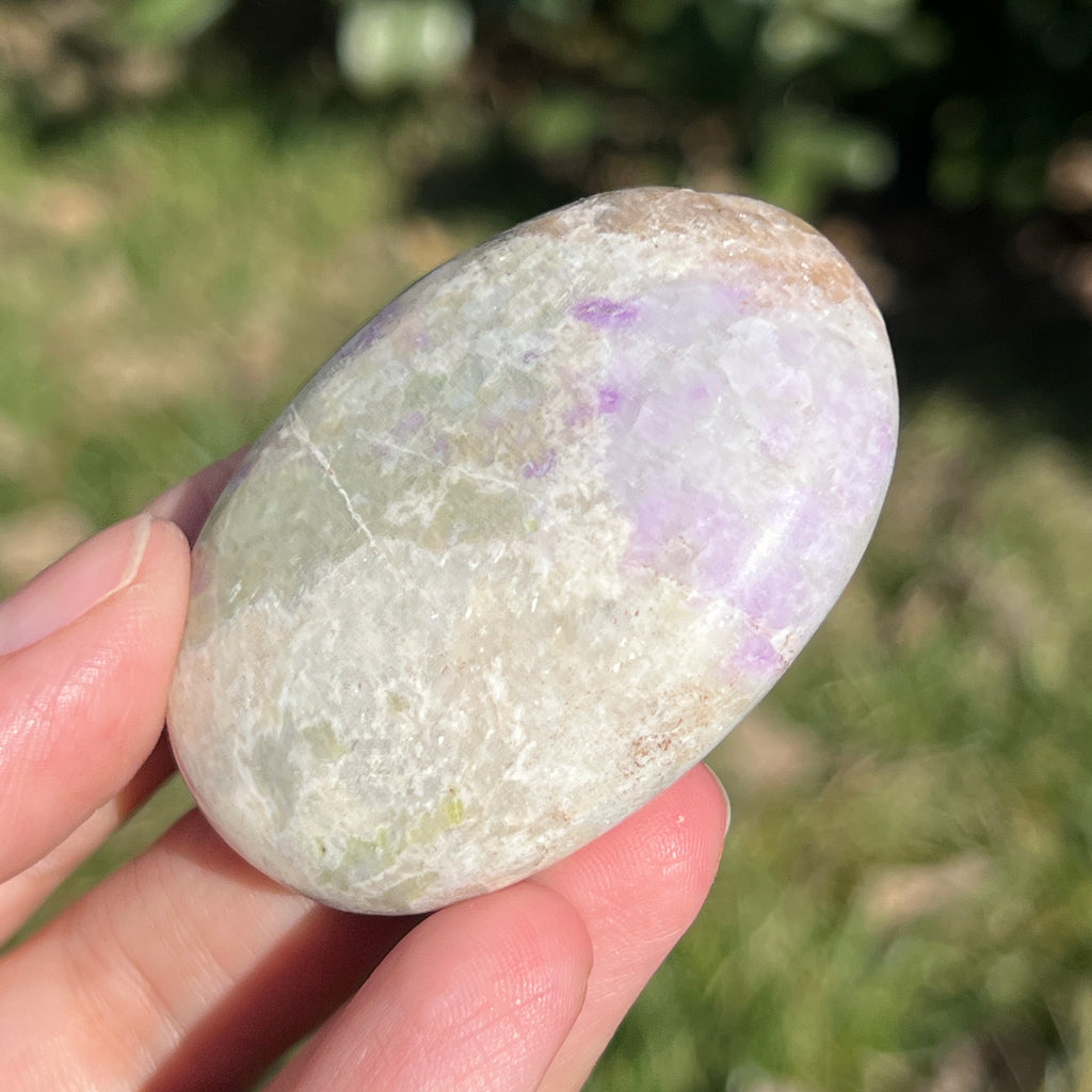 Hackmanit mov Uv reactive palmstone m12, pietre semipretioase - druzy.ro 6 