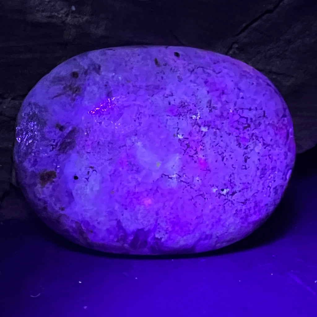Hackmanit mov Uv reactive palmstone m9, pietre semipretioase - druzy.ro 1 