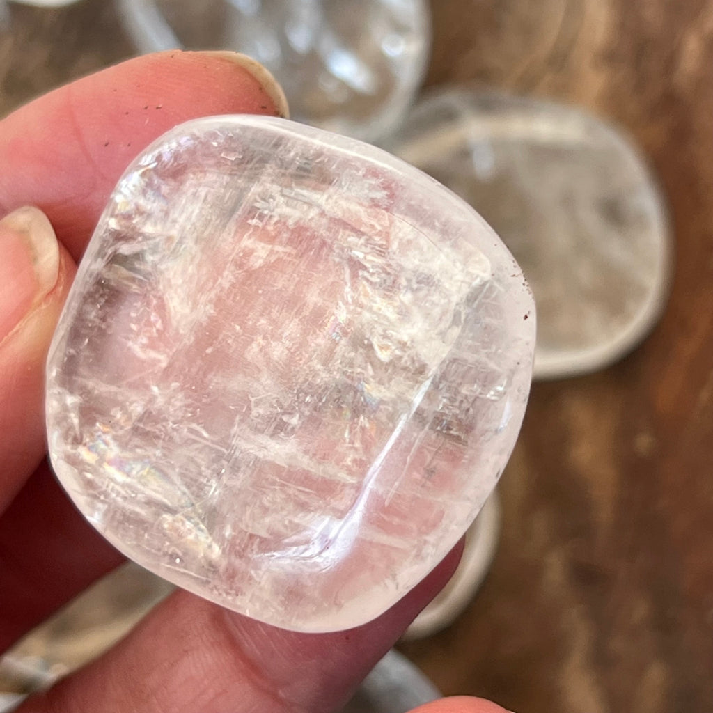 Palmstone calcit incolor curcubeu 3.5-4.5 cm, druzy.ro, pietre semipretioase 4