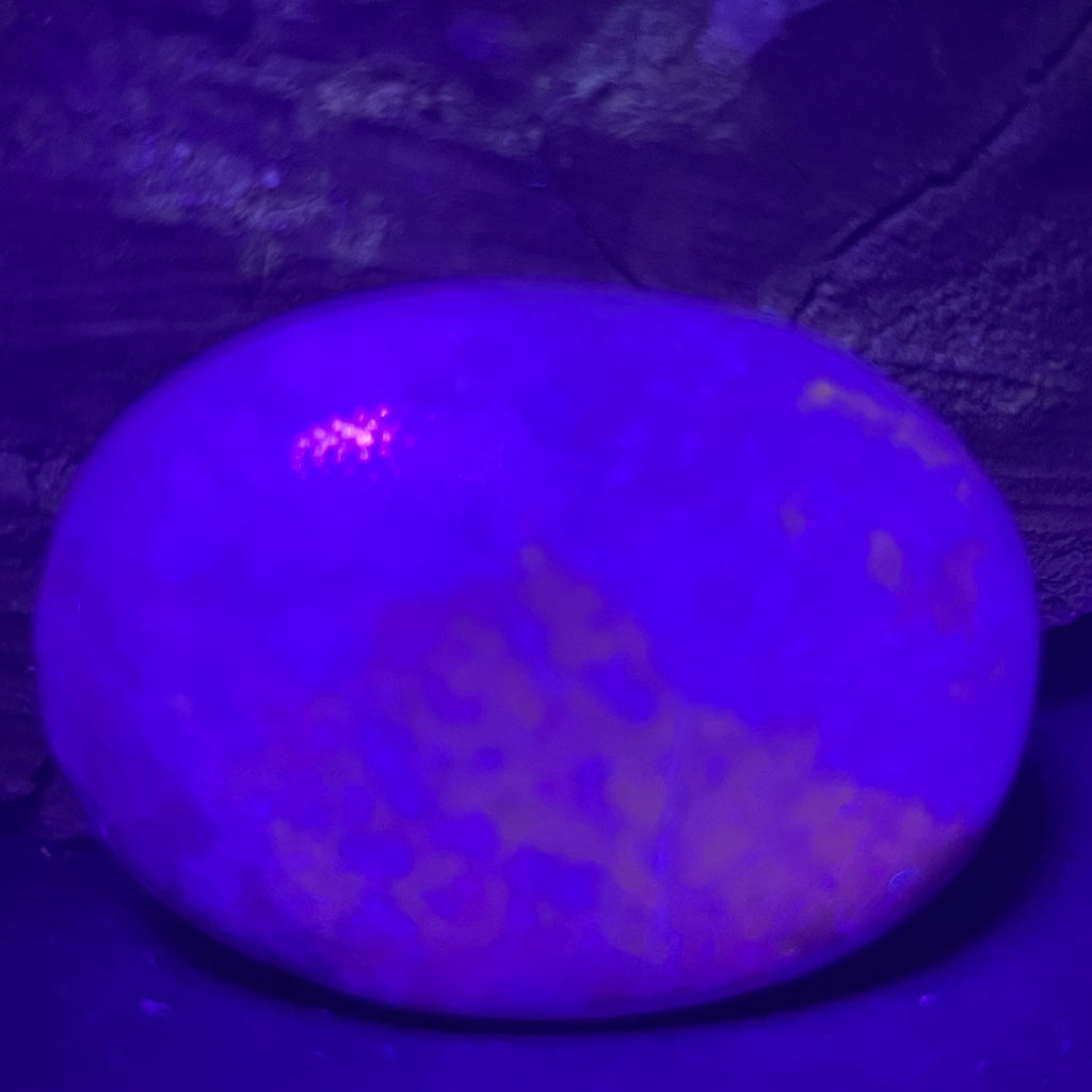 Hackmanit mov Uv reactive palmstone m12, pietre semipretioase - druzy.ro 2 