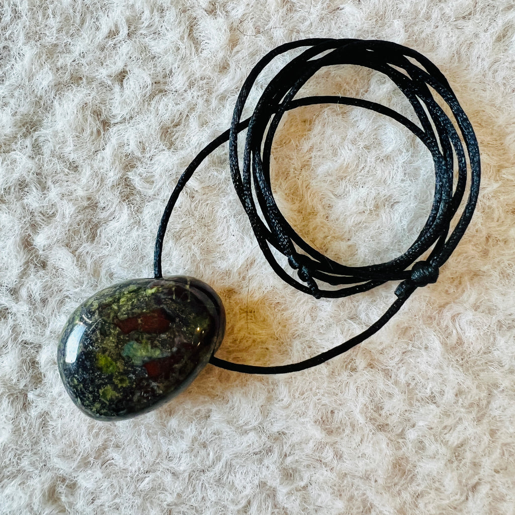 Colier pandantiv sangele dragonului DROP, pietre semipretioase - druzy.ro 2 