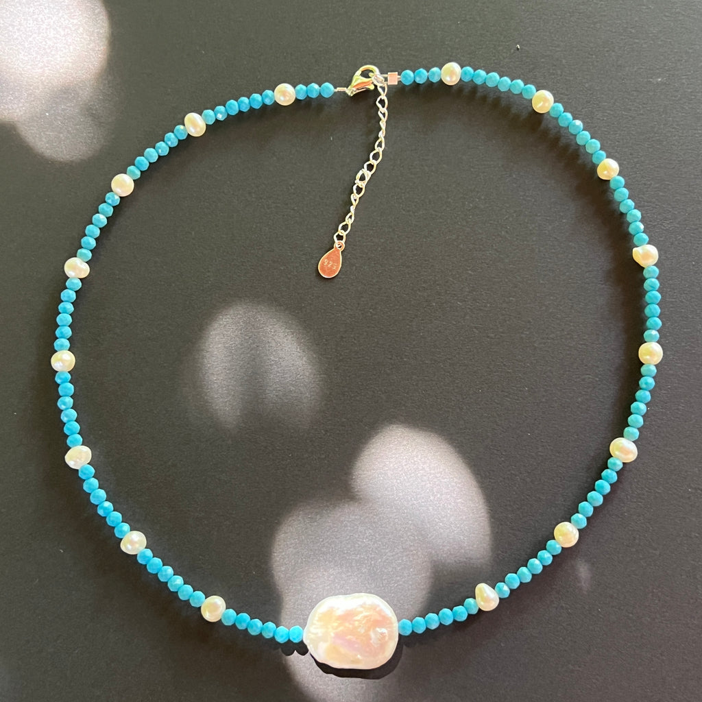 Colier howlit albastru cu perle Blue Silence #66, pietre semipretioase - druzy.ro 1 