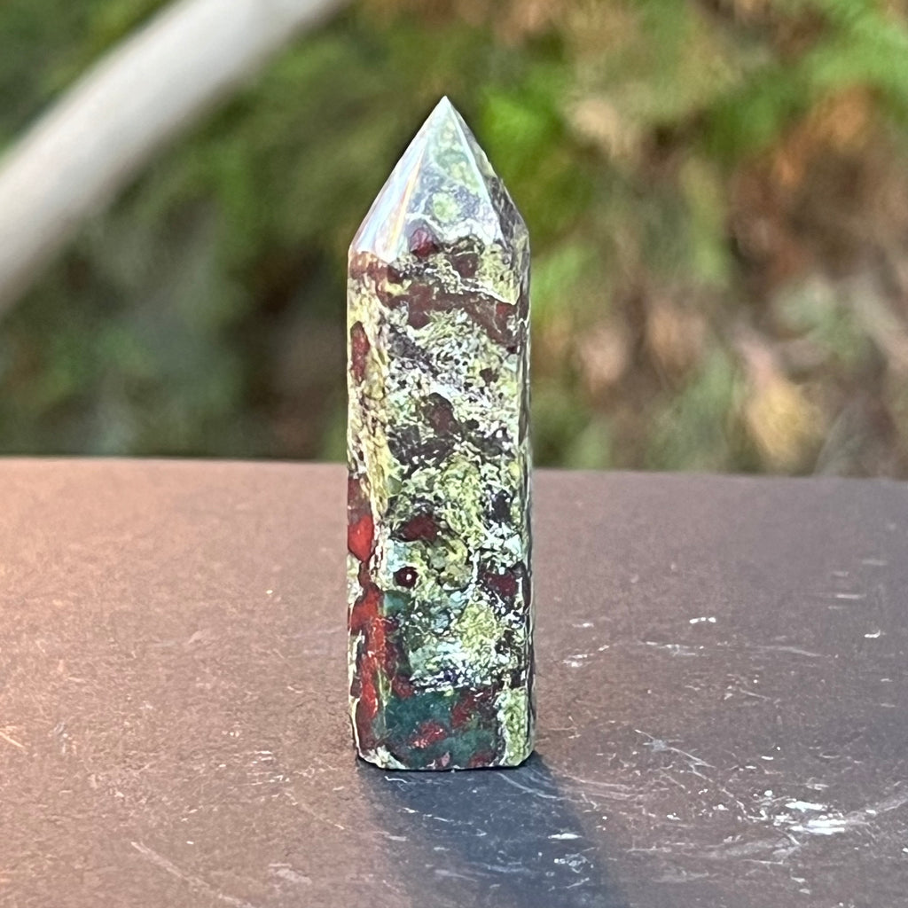 Obelisc mini piatra sangele dragonului (epidot&piedmontit) m8, druzy.ro, cristale 2