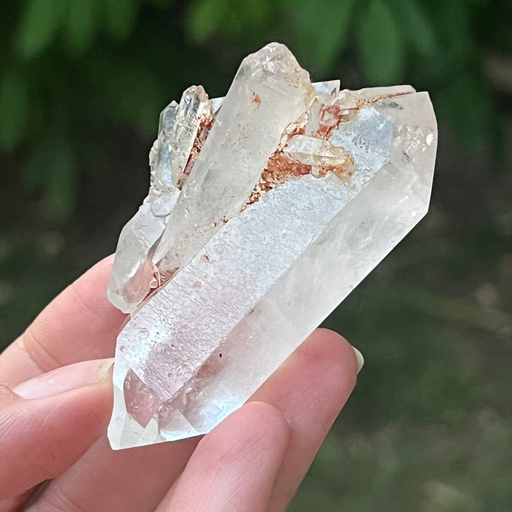 Cristal de cuarț cu incluziuni de goethit brun-portocaliu | Model 12, pietre semipretioase - druzy.ro 2 