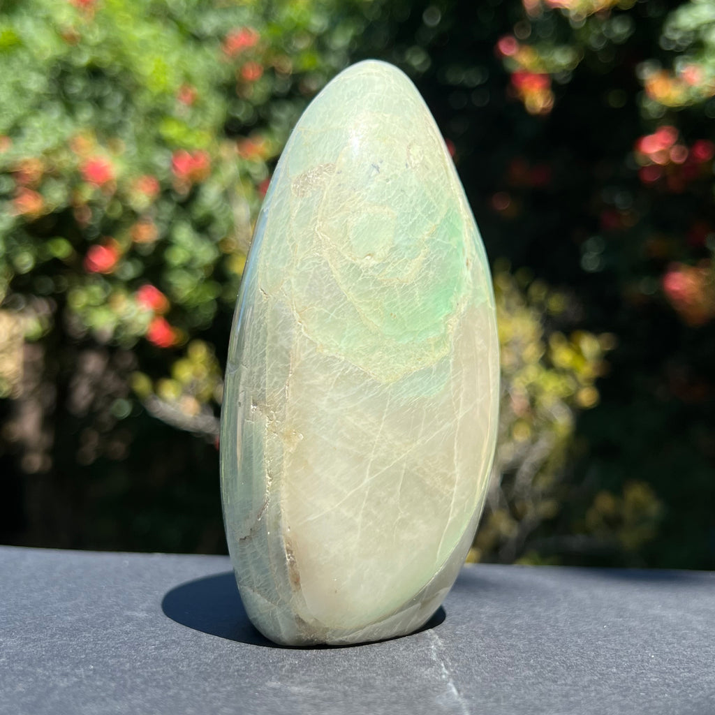 Piatra lunii cu garnierit structura forma libera XL model 2, druzy.ro, cristale 3