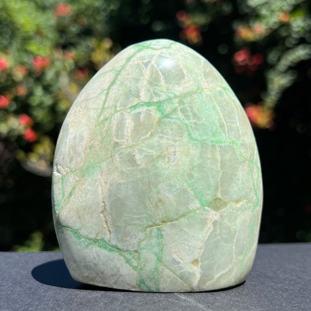 Piatra lunii cu garnierit structura forma libera m5, druzy.ro, cristale 4
