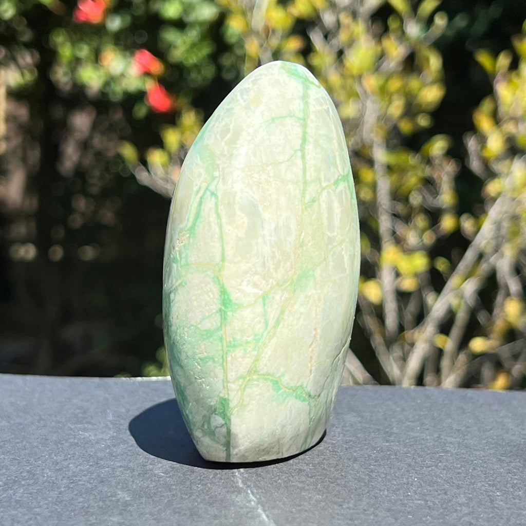 Piatra lunii cu garnierit structura forma libera m5, druzy.ro, cristale 2