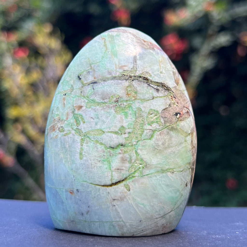 Piatra lunii cu garnierit structura forma libera m4, druzy.ro, cristale 4