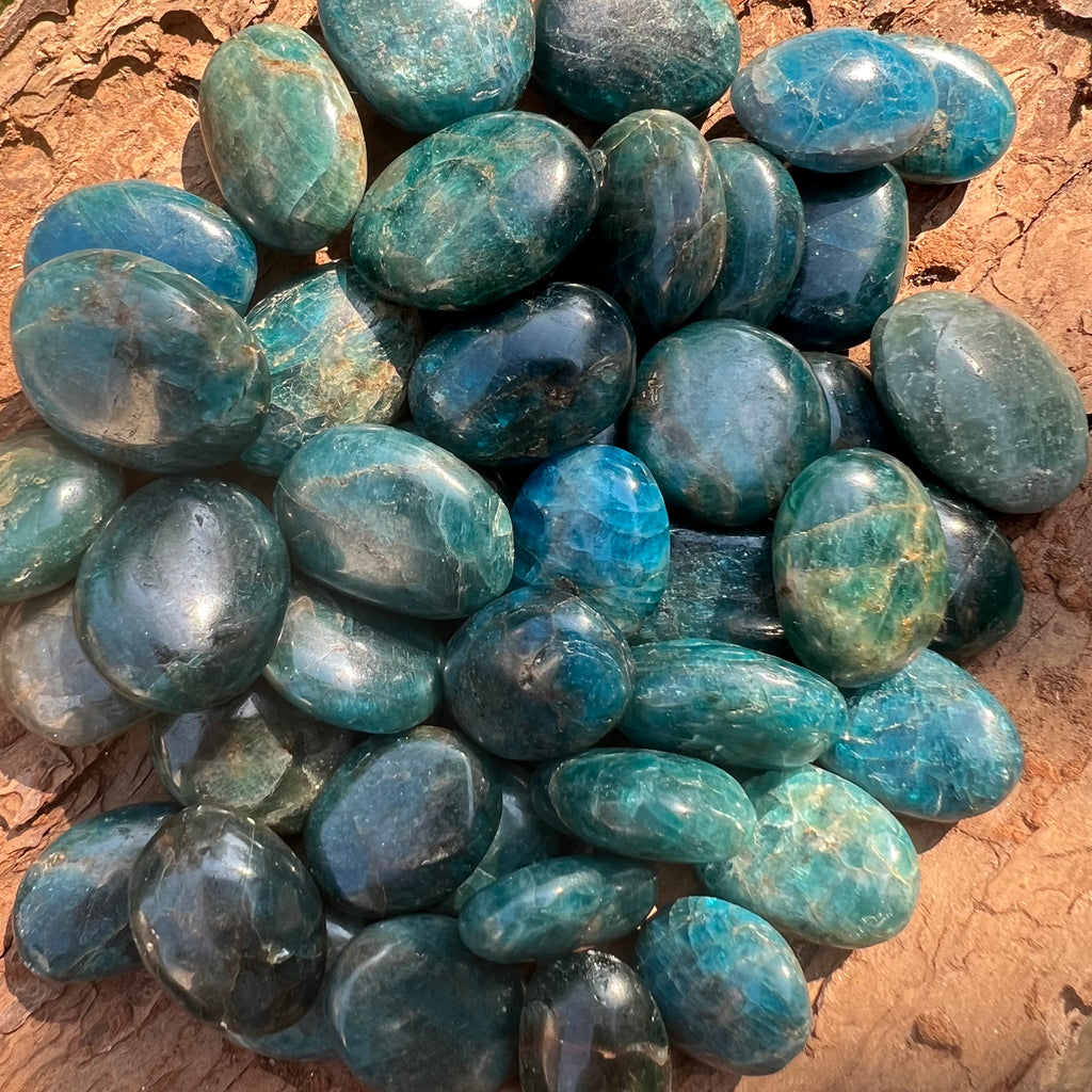 Piatra rulata mini apatit, druzy.ro, cristale 3