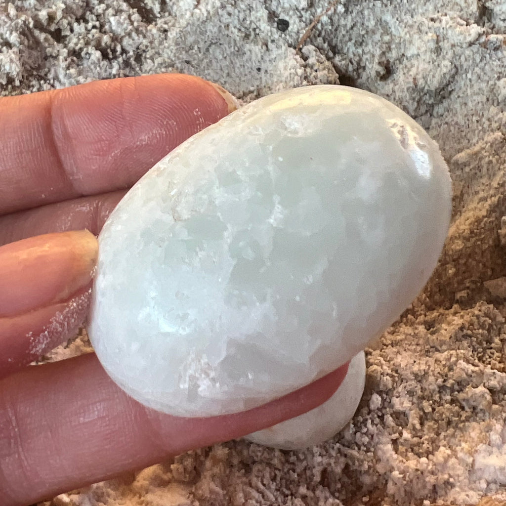 Pocket stone calcit albastru, druzy.ro, cristale 1