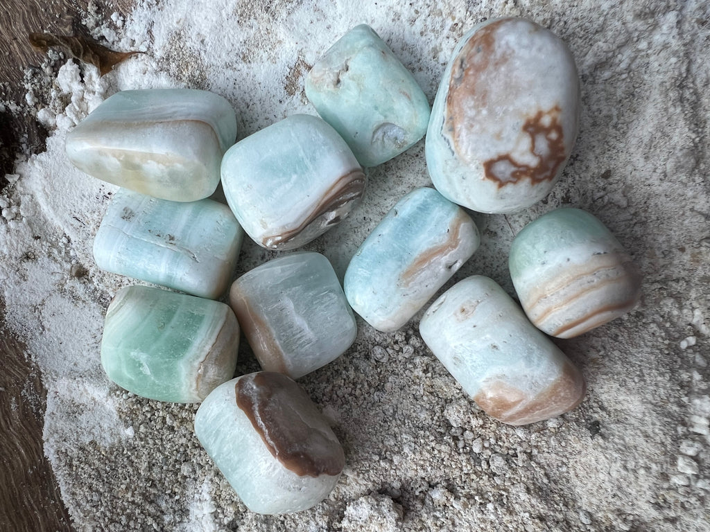 Piatra rulata calcit albastru caraibe mini, druzy.ro, cristale 2