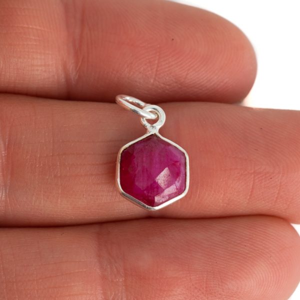 Pandantiv rubin hexagon 0.8 cm, piatra lunii iulie, birthstone, pietre semipretioase - druzy.ro 2 