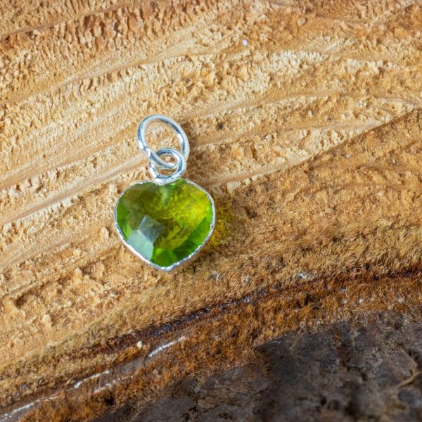 Pandantiv inima peridot 1 cm, argint, piatra lunii august, birthstone, pietre semipretioase - druzy.ro 3 