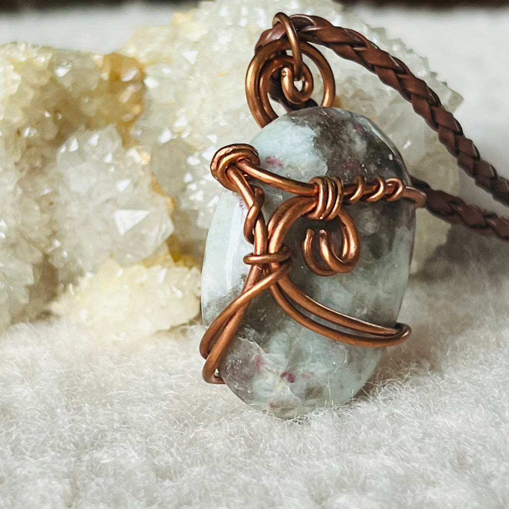 Colier pandantiv rubelit in cupru/artistic wire, druzy.ro, cristale 1