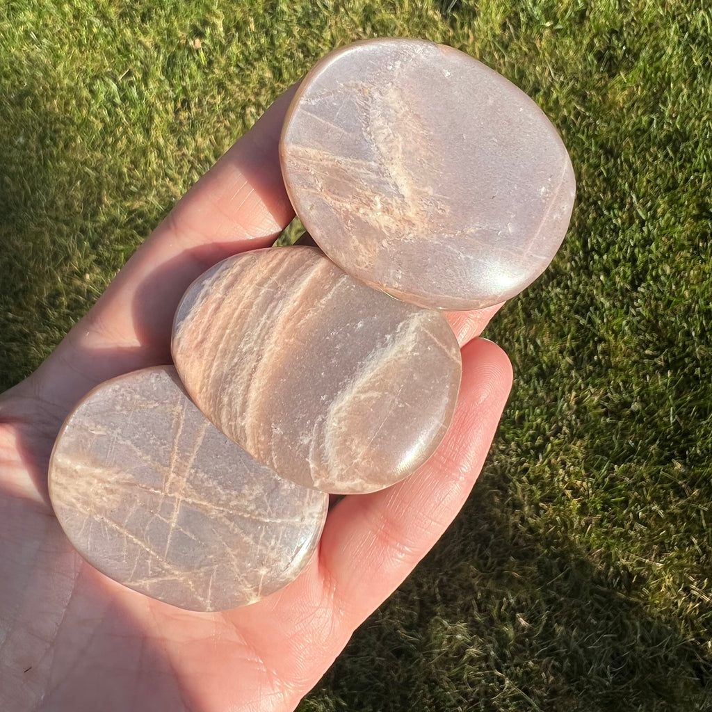 Piatra lunii palmstone / pocket stone, druzy.ro, cristale 2