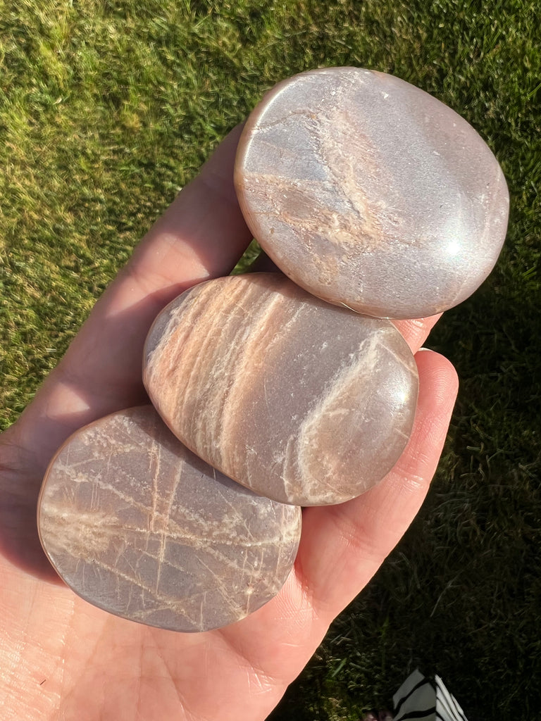 Piatra lunii palmstone / pocket stone, druzy.ro, cristale 5