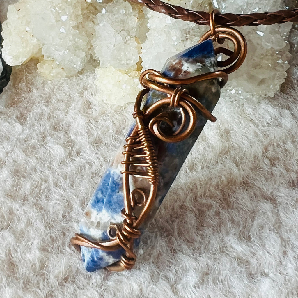 Colier pandantiv sodalit in cupru/artistic wire m2, druzy.ro, cristale 5