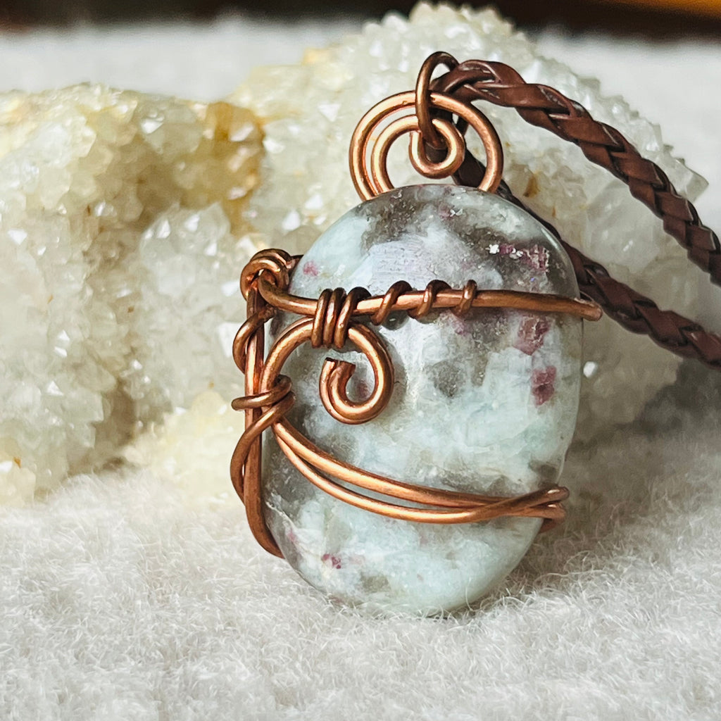 Colier pandantiv rubelit in cupru/artistic wire, druzy.ro, cristale 3