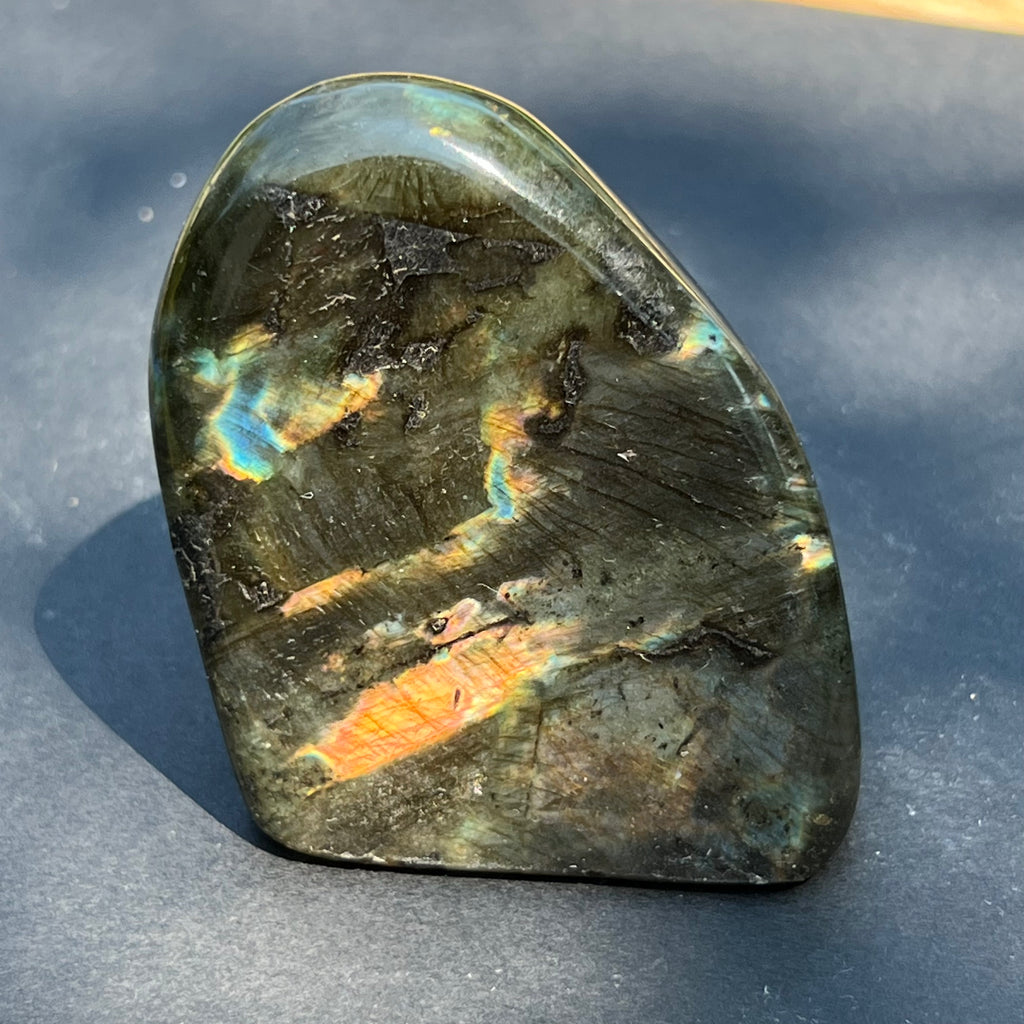 Labradorit structura forma libera m4, druzy.ro, cristale 1