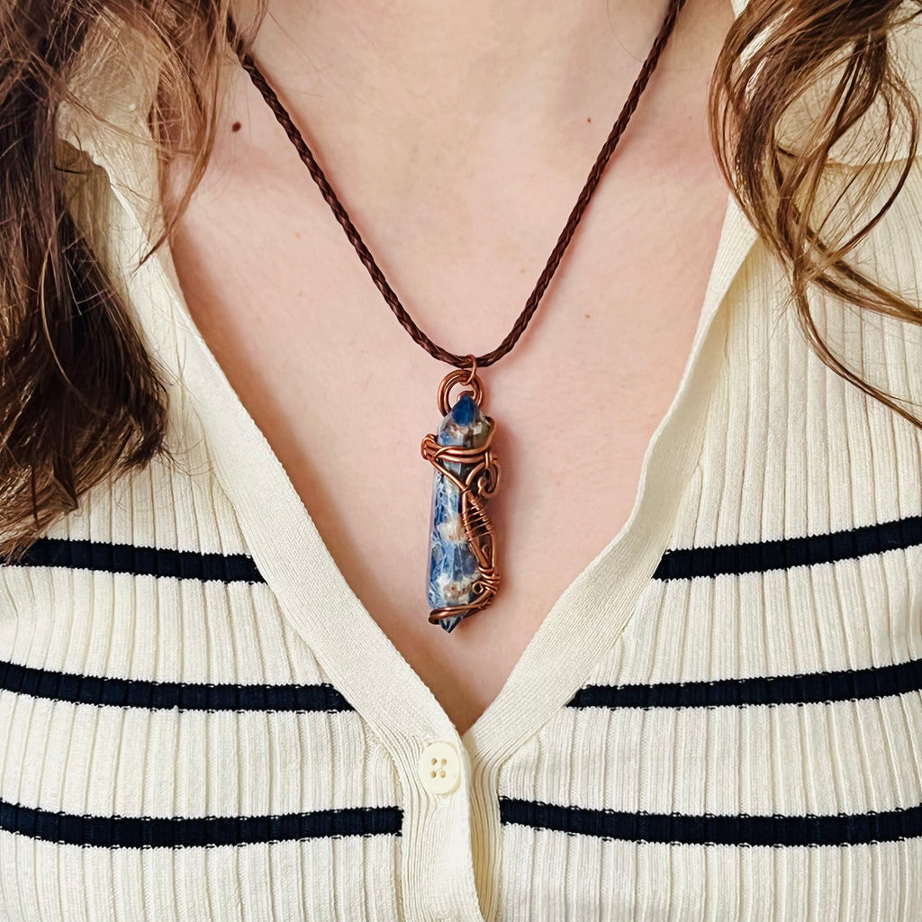 Colier pandantiv sodalit in cupru/artistic wire m2, druzy.ro, cristale 4