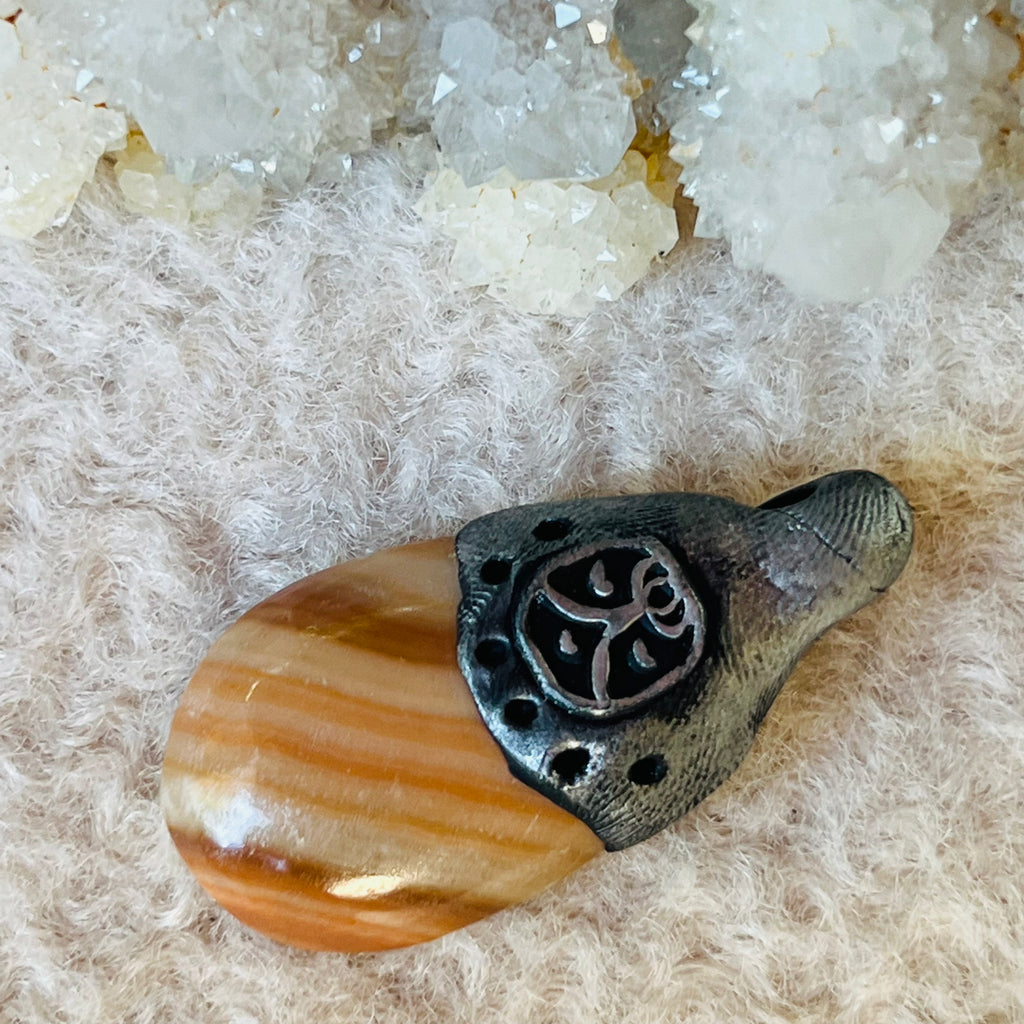 Pandantiv aragonit somon Jaguar m2, druzy.ro, cristale 1