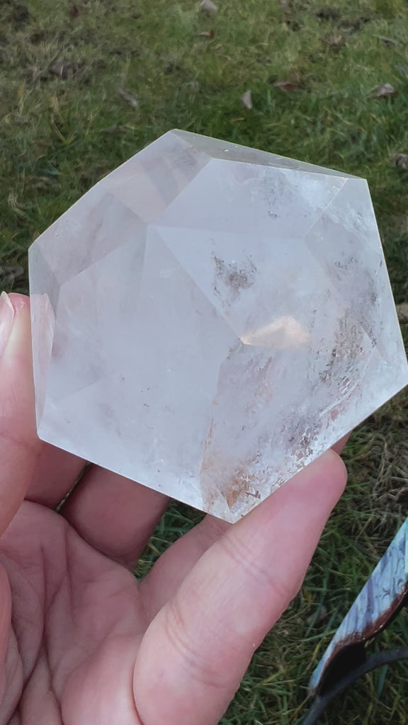 Cuart curcubeu forma diamant cristal de stanca/cuart incolor model 1A, druzy.ro, cristale video 1