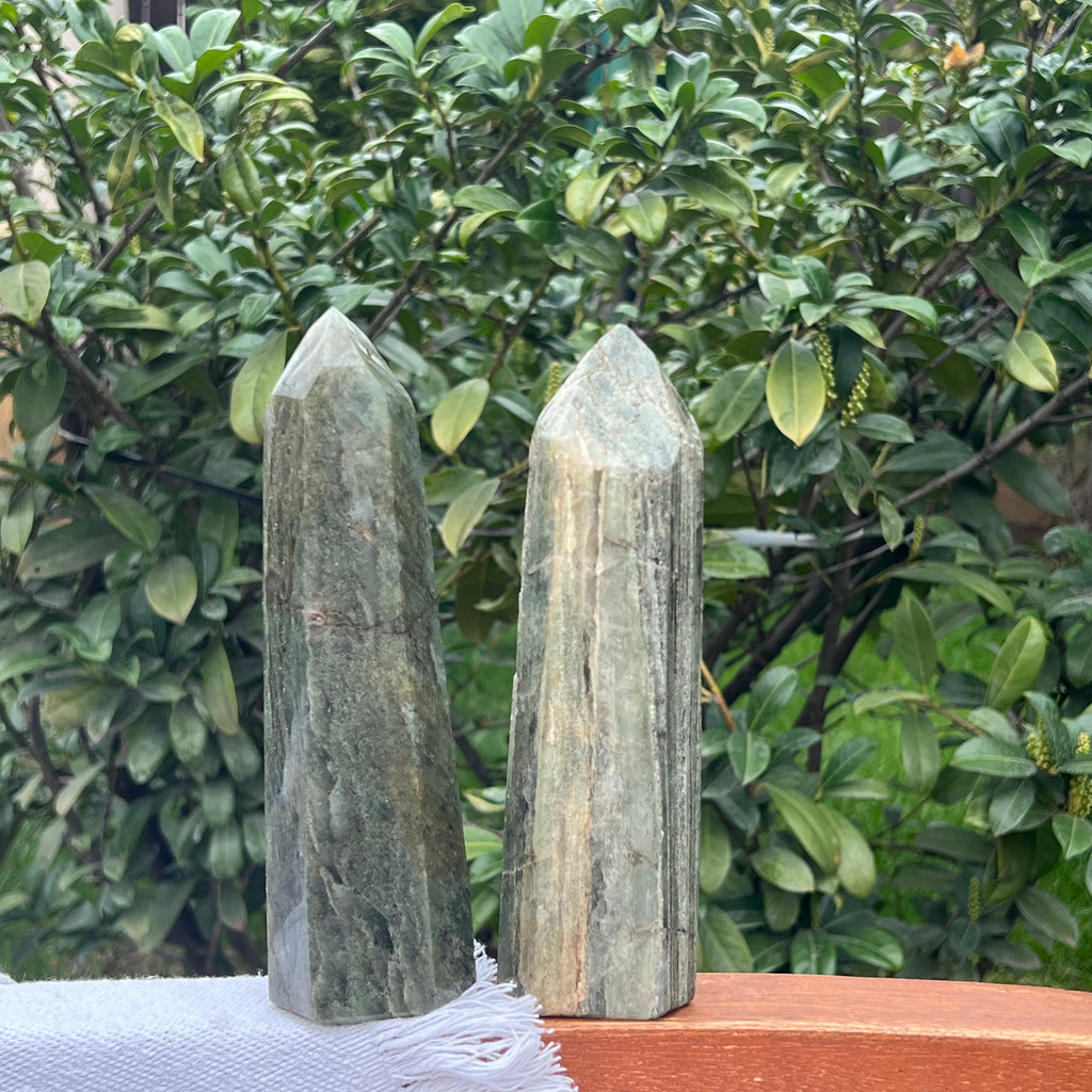 Turn fucsit aventurin 16-18 cm, druzy.ro, cristale 4