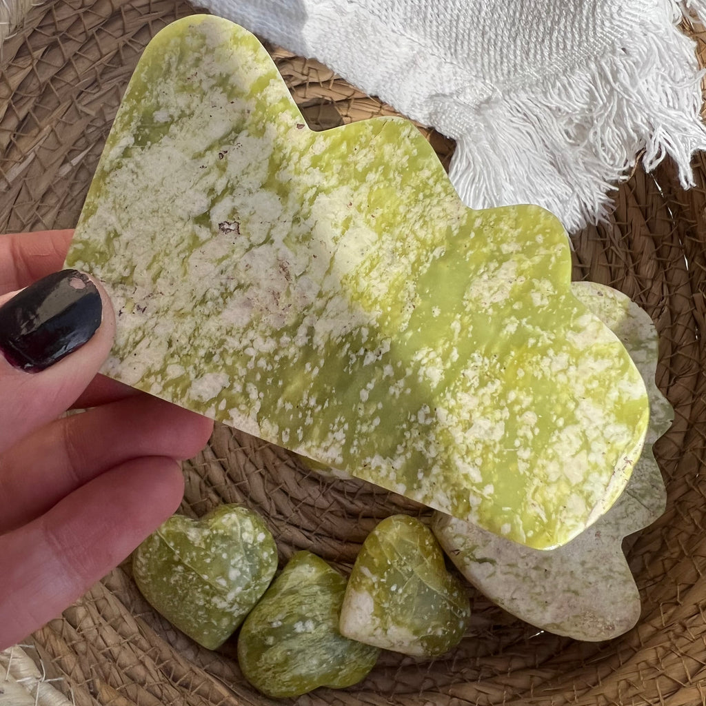 Serpentin forma nor 11*5*2 cm, druzy.ro, cristale 3