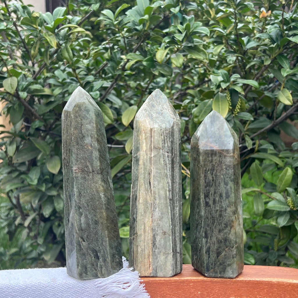 Turn fucsit aventurin 16-18 cm, druzy.ro, cristale 3
