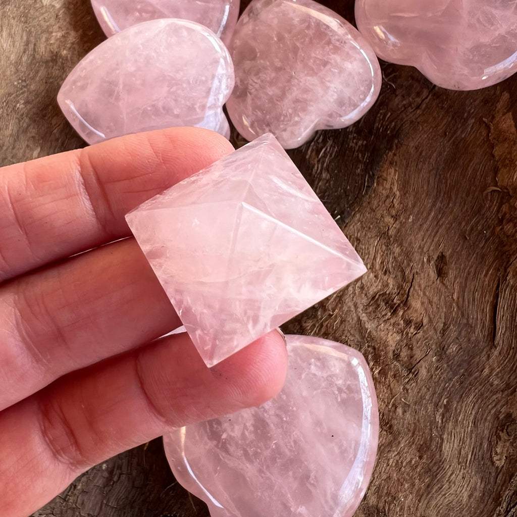 Piramida mini cuart roz, druzy.ro, cristale 2