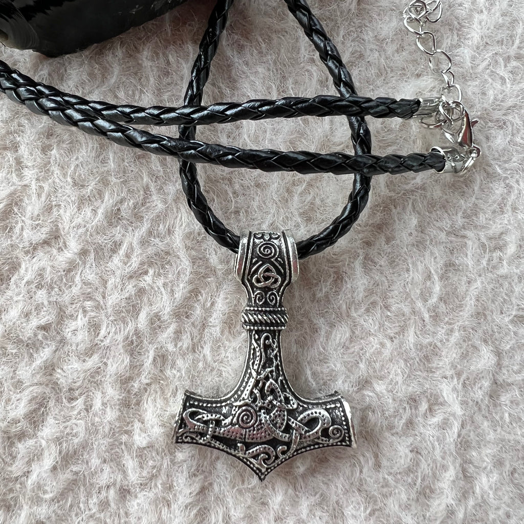 Pandantiv cu snur negru Viking, druzy.ro, cristale 4